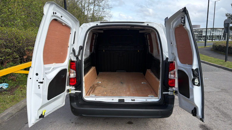 Peugeot Partner Long Diesel 950 1.5 BlueHDi 100 Professional Premium + Van